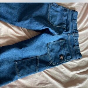 DICKIES SKATEBOARDING JEANS
Really durable jeans
Tiny hole on knee